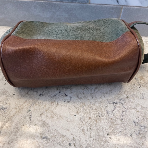 MGM Grand Cast Casino Green‎ Suede Toiletry Bag - Picture 6 of 10